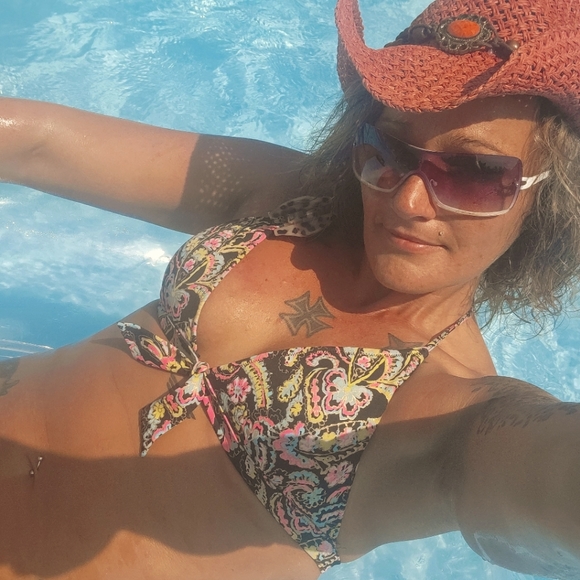 Meet your Posher, Anastasia - Picture 2 of 5